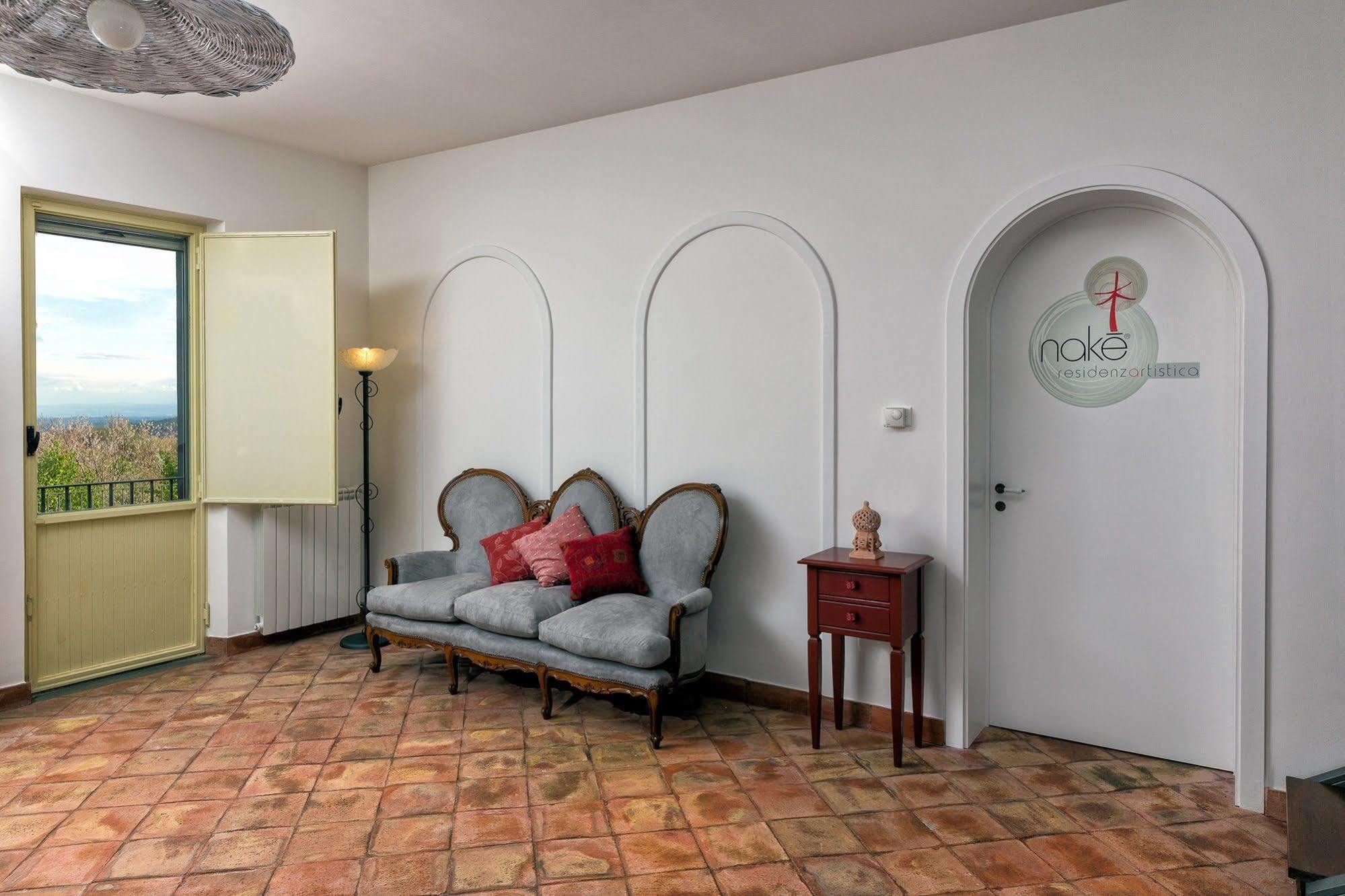 Nake Residenza Artistica Villa SantʼAlfio Exterior foto