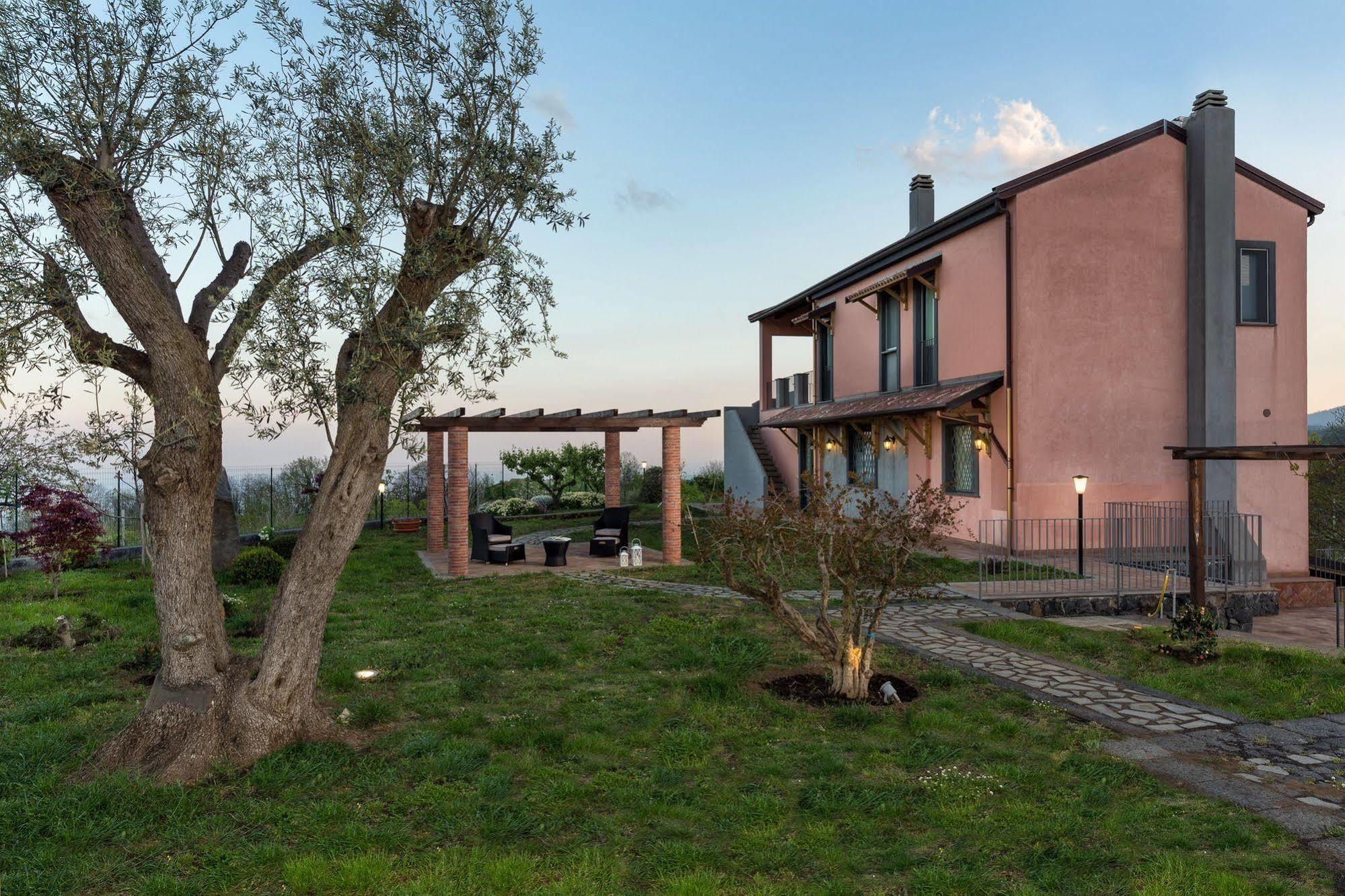Nake Residenza Artistica Villa SantʼAlfio Exterior foto